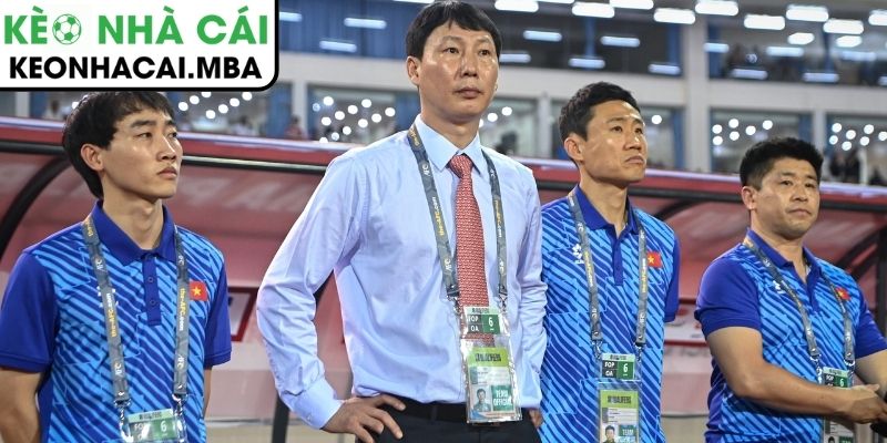 SEA Games 33 Vừa Khép Lại: HLV Kim Sang-Sik Đi Vào Lịch Sử Với Kỷ Lục Vô Tiền Khoáng Hậu 2 Dấu ấn chiến thuật và tư duy hiện đại của HLV Kim Sang-sik