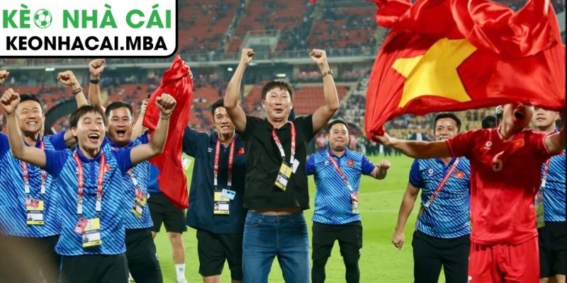 Lời kêu gọi “đập đi xây lại” và khủng hoảng hệ thống bóng đá Thái Lan