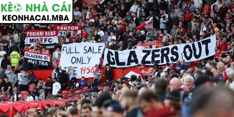 CĐV MU phẫn nộ, gọi Sir Jim Ratcliffe là “kẻ quản lý yếu kém”, kêu gọi bỏ phiếu bất tín nhiệm 4 Kêu gọi bỏ phiếu bất tín nhiệm và hệ lụy lâu dài với MU