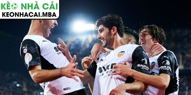 Soi kèo Valencia vs Elche (03:00 11/1, La Liga) 2 Phong độ Valencia