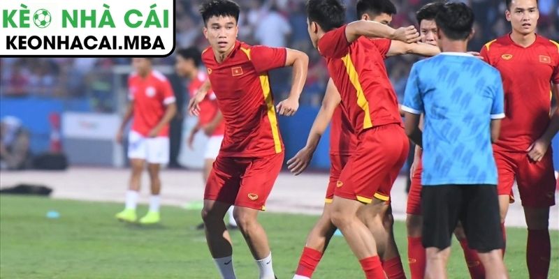 U23 Việt Nam có thực sự mất 3 trụ cột? HLV Kim Sang-sik bị nghi “đánh lạc hướng” trước trận gặp U23 Kyrgyzstan 3 Dấu hiệu “tung hỏa mù” từ HLV Kim Sang-sik