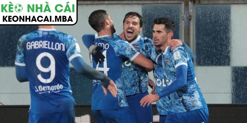 Soi kèo Como vs Lecce (07:00 01/03, Serie A) 2 Phong độ Como