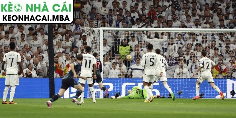 Cuộc đua La Liga nóng bỏng: Real thắng nghẹt thở derby Madrid, còn kém Barca bao nhiêu điểm? 4 Cuộc đua vô địch và top 5 thêm phần căng thẳng