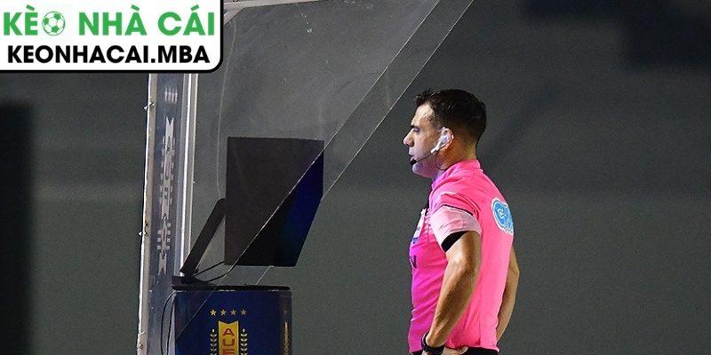 West Ham - Arsenal: VAR tạo bước ngoặt, trận cầu khép lại đầy kịch tính 4 VAR gây tranh cãi, Arsenal tiến gần chức vô địch