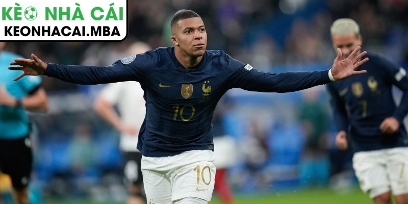 Mbappe bám sát Messi trong cuộc đua Vua phá lưới, cán mốc 100 trận cho đội tuyển Pháp 2 Mbappe dẫn dắt tuyển Pháp thăng hoa